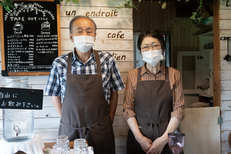 山ぶどう農園 café 野の香 栁舘誠さんと良子さん