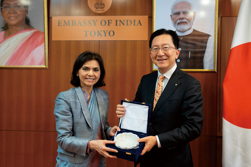 インタビュー 駐日インド大使 ナグマ・モハメド・マリック さん(58) 岩手県知事 達増 拓也 さん(61)