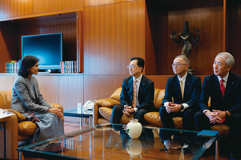 インタビュー 駐日インド大使 ナグマ・モハメド・マリック さん(58) 岩手県知事 達増 拓也 さん(61)