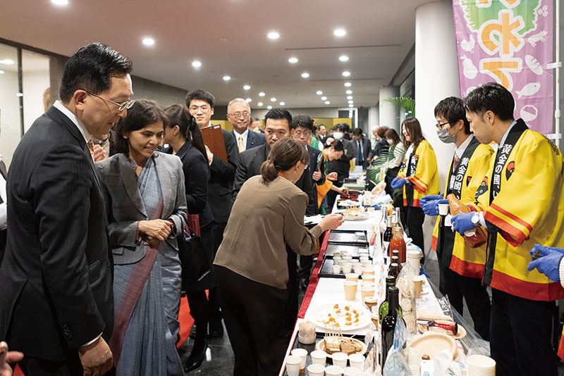インタビュー 駐日インド大使 ナグマ・モハメド・マリック さん(58) 岩手県知事 達増 拓也 さん(61)